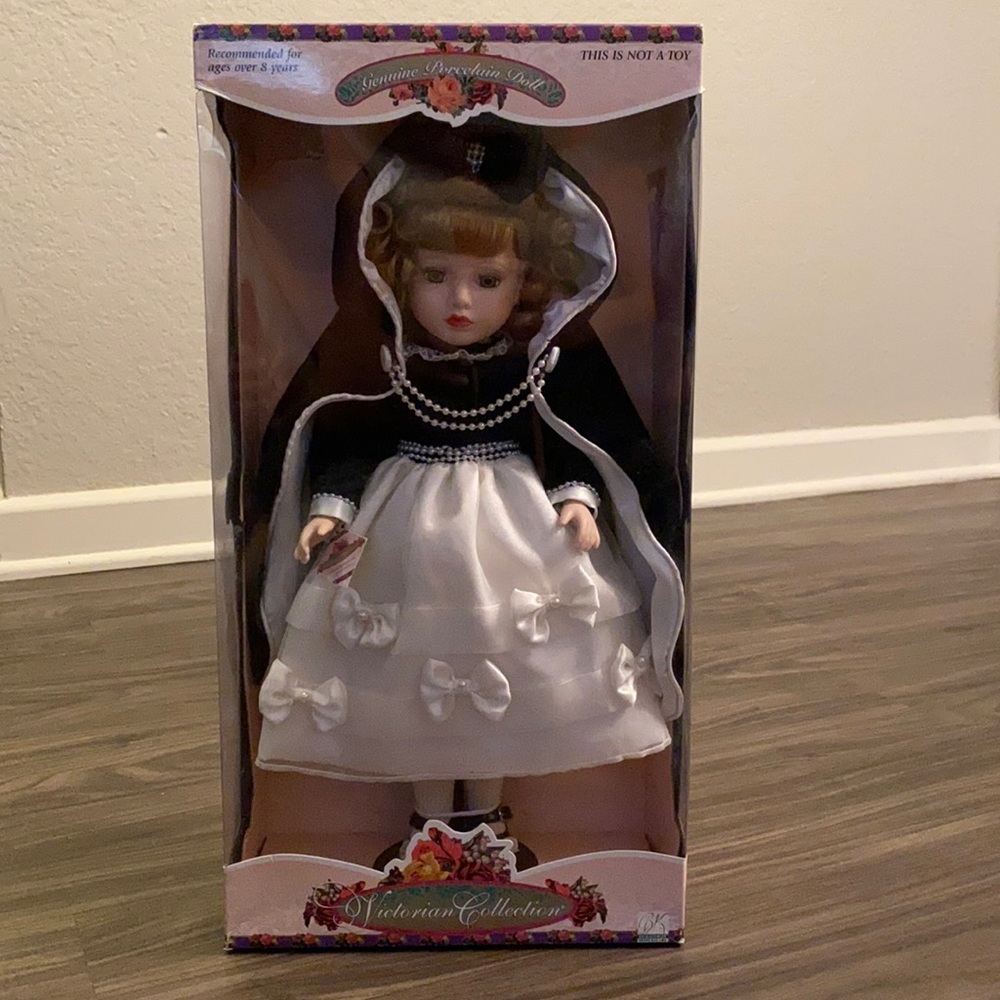 Brass Key Collectibles- Genuine Porcelain Doll-Victorian Collection 1998